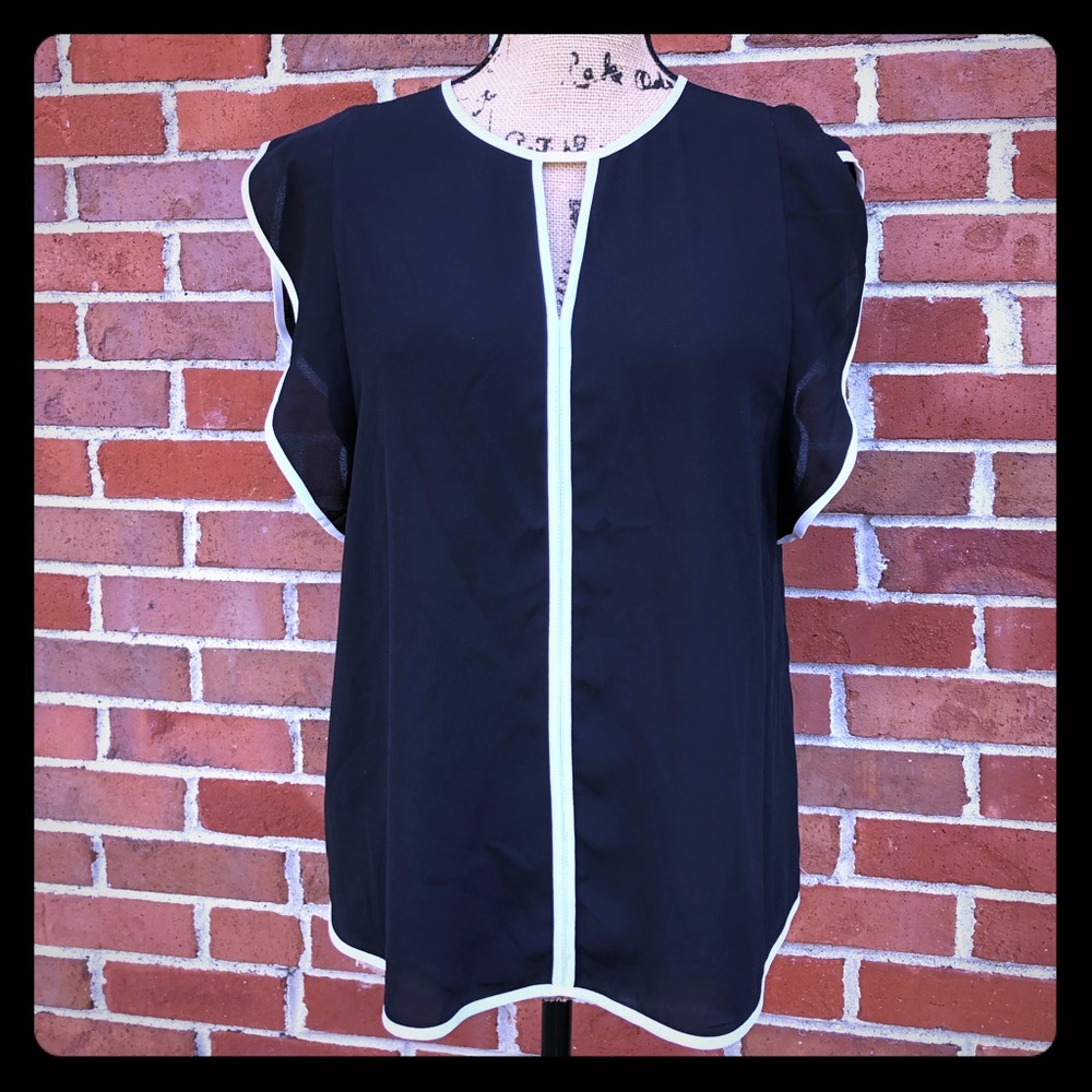 Vince Camuto V Neck Cutout Ruffle Sleeve Top Small